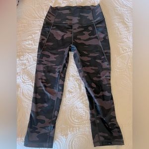 GapFit Sculpt Revolution High-Waisted Crops - Size S